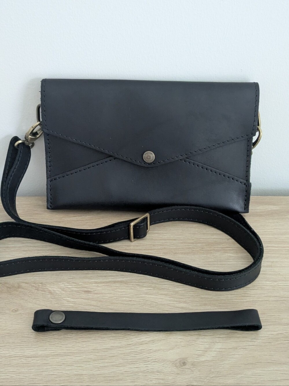 Portland Leather - Convertible Envelope Crossbody Wristlet Black